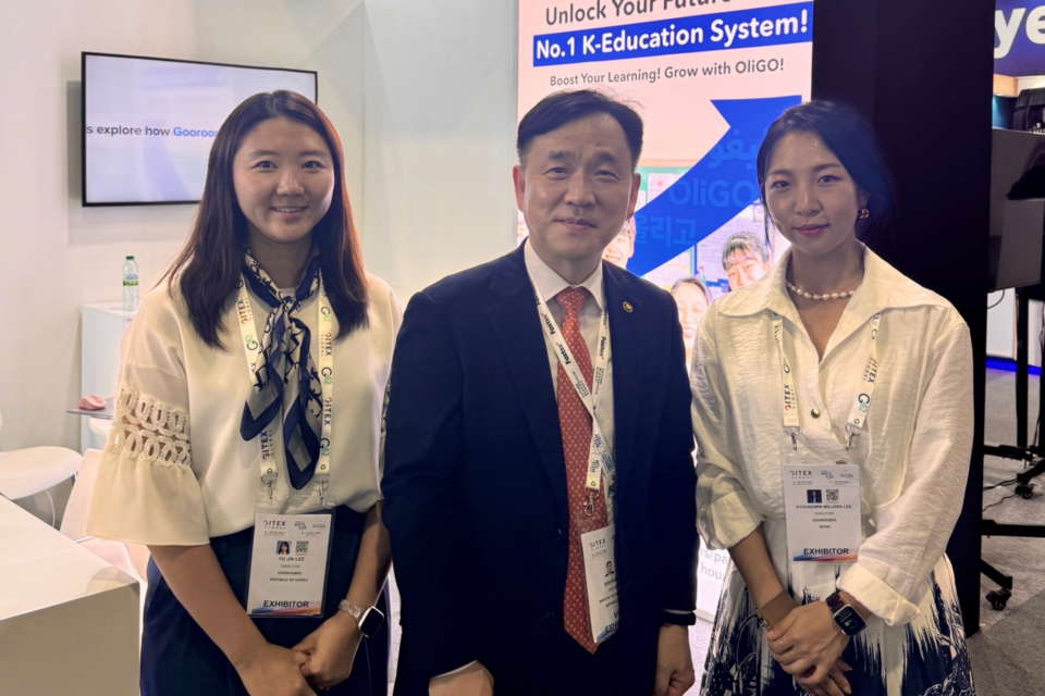 구루미 부스를 방문한 강도현 과기정통부 제2차관. (사진=구루미)