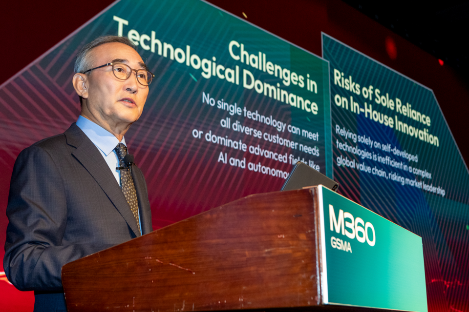 M360 APAC에서 기조연설을 하는 KT 김영섭 대표. (사진=KT)