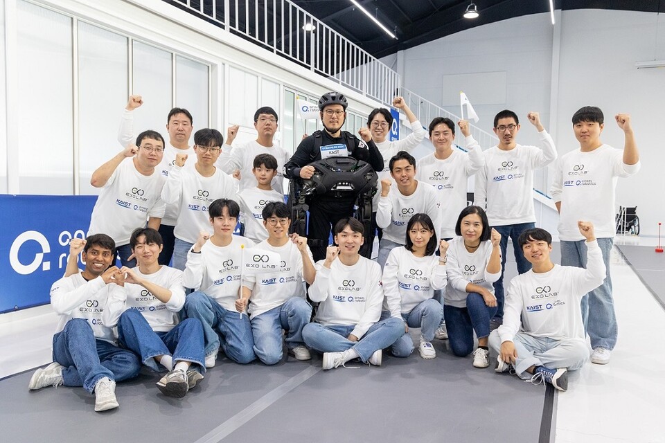 제3회 사이배슬론 출전 카이스트 연구팀 단체사진. (사진=카이스트)