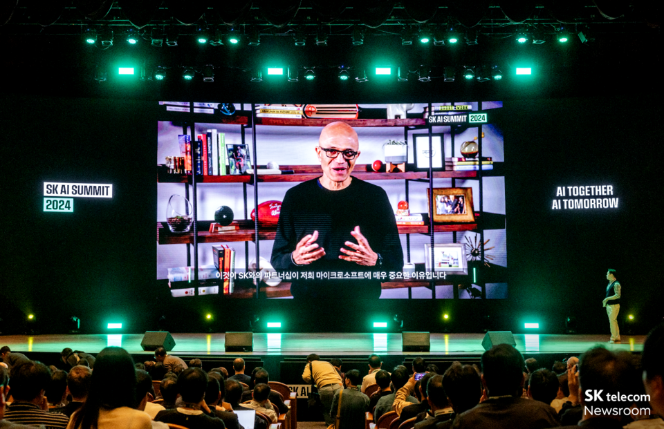 MS 회장이 영상을 통해 SK AI SUMMIT 2024 개최에 대한 축하인사를 전하고 있다. (사진=SK텔레콤)
