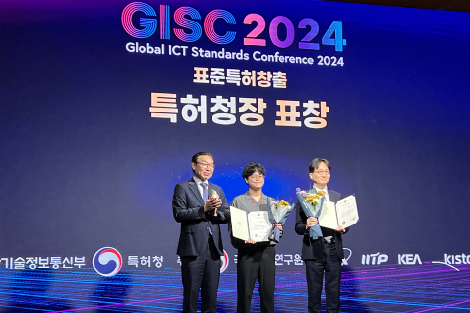 왼쪽부터 김완기 특허청장, 한양대학교 산학협력단(대표수상), 우종현 나무소프트 대표. (사진=나무소프트)