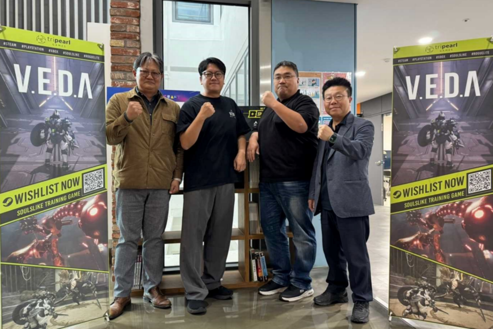 왼쪽부터 한국콘텐츠진흥원 김남걸 게임신기술본부장, 트라이펄게임즈 정만손 대표, 스마일게이트 여승환 이사, 한국콘텐츠진흥원 게임기반조성팀 조현훈 팀장. (사진=스마일게이트)