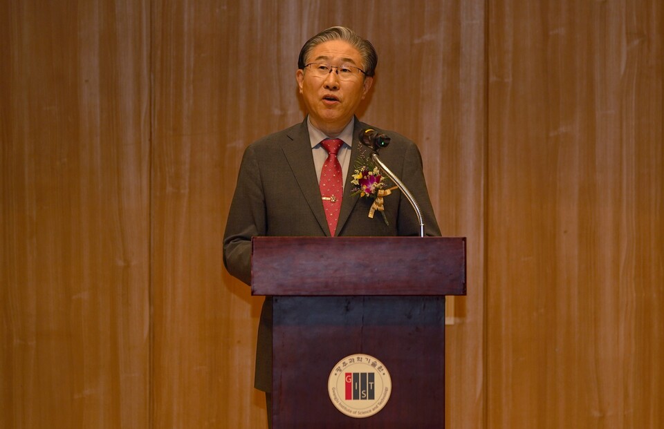 15일(금) 오룡관에서 열린 GIST 설립 31주년 기념식에서 임기철 총장이 기념사를 하고 있다. (사진=지스트)