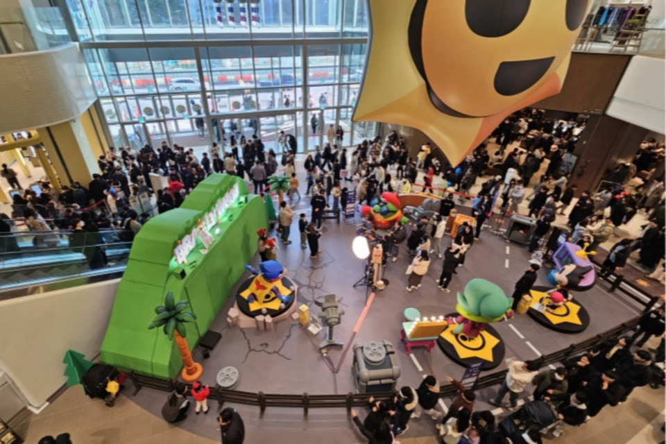 이퓨월드가 올해 4월 수원 스타필드에서 열린 슈퍼셀의 ‘브롤스타즈’ 오프라인 팝업 행사에서 자사 XR 서비스 ‘포토리얼(PhoroReal)’을 통해 체험 이벤트를 진행하고 있는 모습. (사진=이퓨월드)