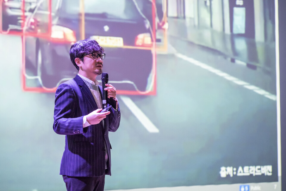 아우토크립트 김덕수 대표이사가 강연하는 모습. (사진=광주정보문화산업진흥원)