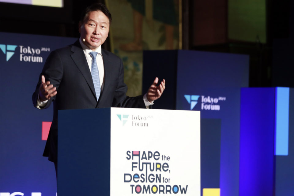 최태원 SK그룹 회장이 22일 일본 도쿄대에서 열린 ‘도쿄포럼 2024’에서 개회사를 하고 있다. (사진=SK그룹)