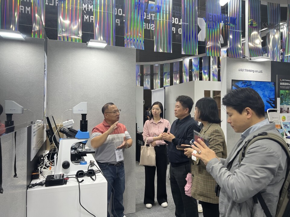 마이크로엑스알의 홀로그램 부스. (사진=전북테크노파크)