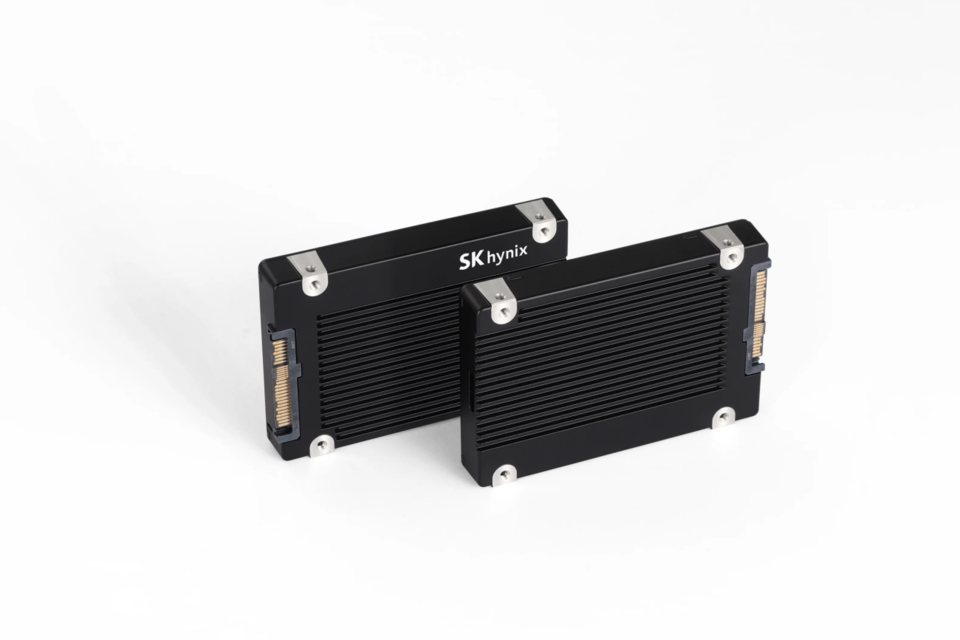 SK하이닉스가 개발한 AI 데이터센터용 고용량 SSD ‘PS1012 U.2’. (사진=SK하이닉스)