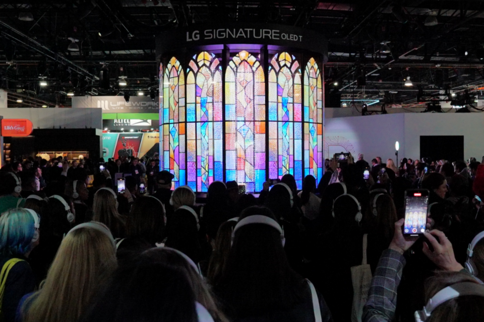 ‘Affectionate Inside’ 키네틱 미디어아트 전시 모습. (사진=에이프레임)