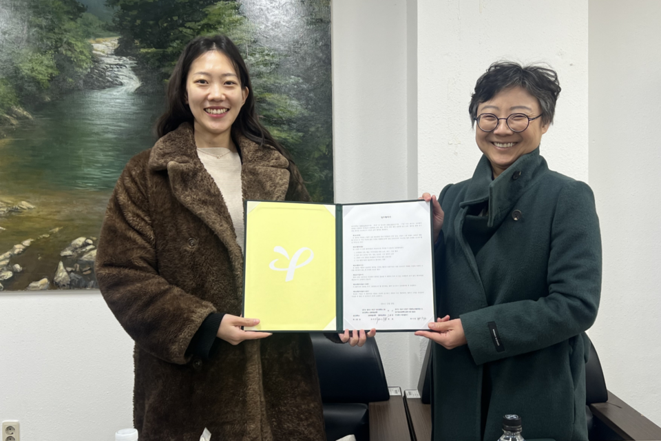 왼쪽부터 에프팔육이 최지원 대표, 용인대학교 영화영상학과 학과장 유지수 교수. (사진=f862)