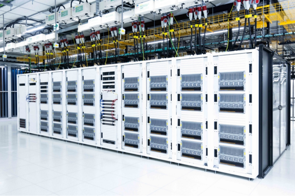 SK텔레콤은 지난 12월 30일 가산 AI 데이터센터를 오픈하고, 시범 운영을 마친 뒤 AI 클라우드 서비스인 ‘SKT GPUaaS(GPU-as-a-Service)’를 출시했다고 13일 밝혔다. SK브로드밴드 가산 IDC에 구축된 AI 데이터센터(AIDC) 모습. (사진=SKT)