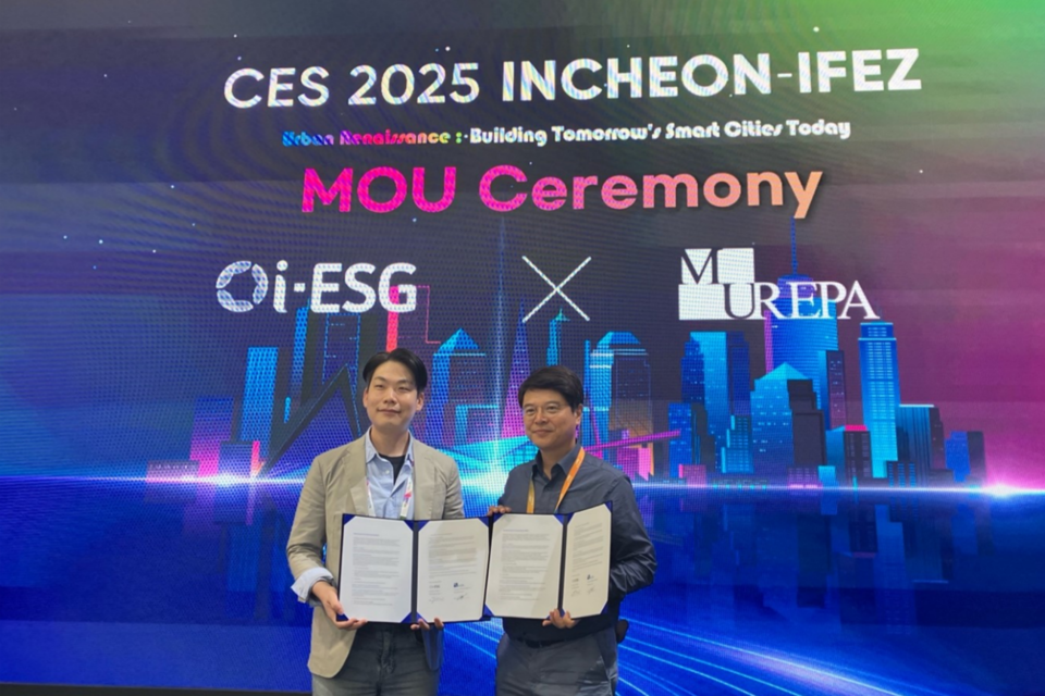 i-ESG와 뮤레파가 업무협약(MOU) 체결 후 기념사진을 촬영하고 있다. (사진=아이이에스지)