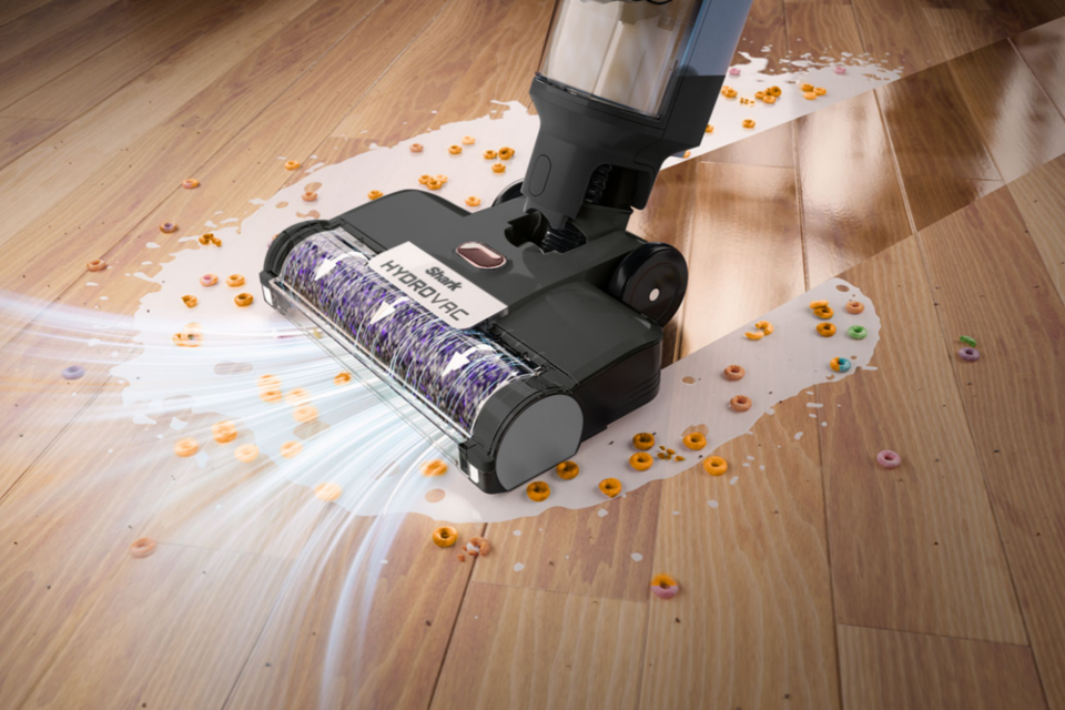 진공 청소, 물청소, 셀프 클리닝까지 세 가지 기능 한 대에 담은 올인원 물청소기 샤크 ‘하이드로백’. (사진=샤크닌자)