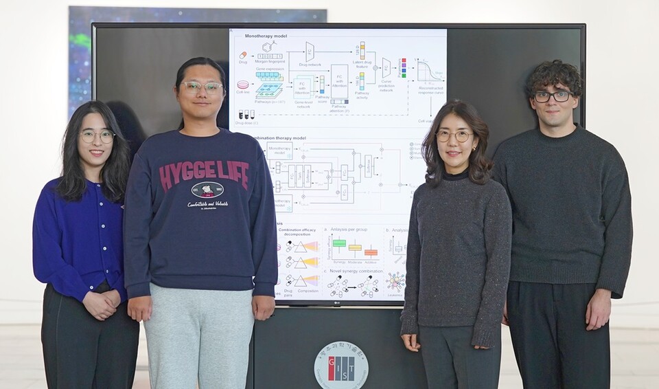 왼쪽부터 이송연 박사과정생, 진일중 석박통합과정생, 남호정 교수, 마틴 슈무할렉(Martin Schmuhalek) 석박통합과정생. (사진=지스트)