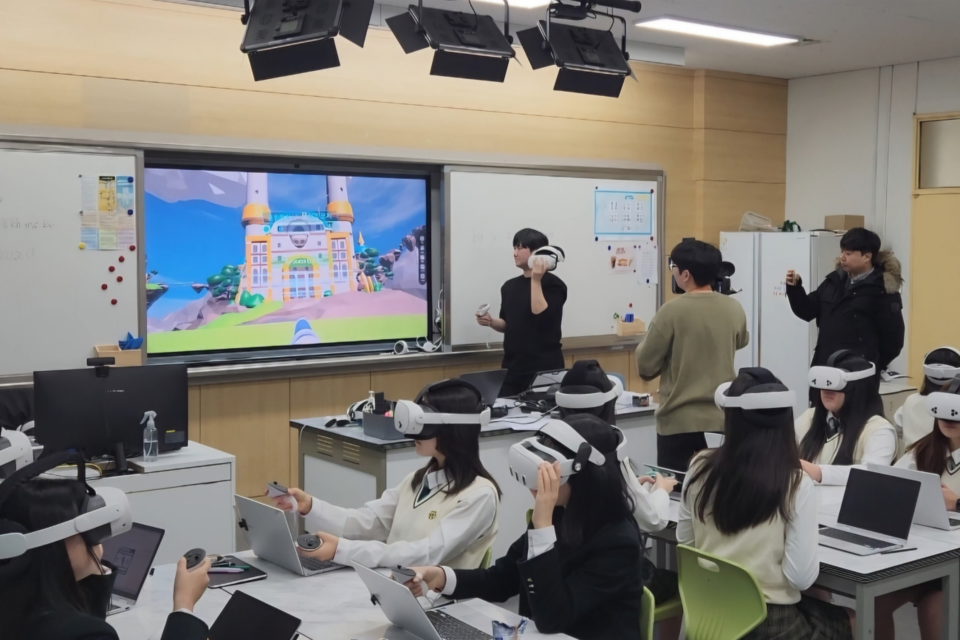 경희여중 양자역학 실감형 시범교육. (사진=한국양자협회)