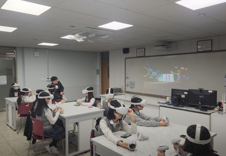 동덕여중 양자역학 실감형 시범교육. (사진=한국양자협회)