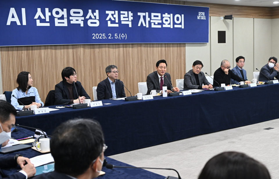 오세훈 서울시장이 5일(수) 오전 'AI 산업육성 전략 자문회의'에서 모두발언을 하고 있다. (사진=서울특별시)