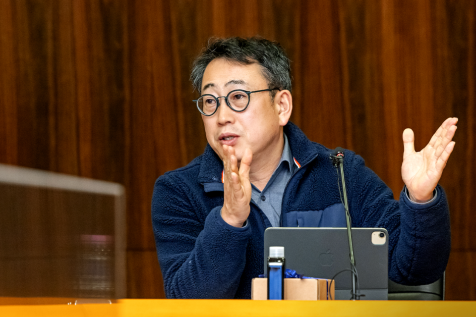 신임팀장과의 대화 자리에서 이야기를 나누는 SKT 유영상 CEO. (사진=SK텔레콤 뉴스룸)