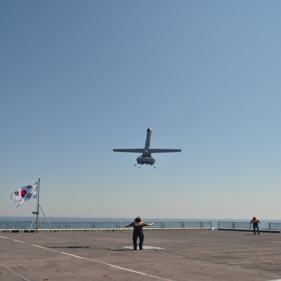 2024년 6월 해군 독도함에서 전투실험을 진행하고 있는 V-BAT. (사진=퀀텀에어로)