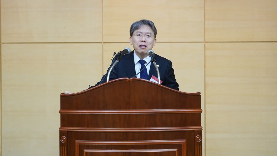 IBS 노도영 원장이 기초과학연구원(IBS) 상대론적 레이저과학 연구단 개소식에서 축사를 하고 있다. (사진=지스트)