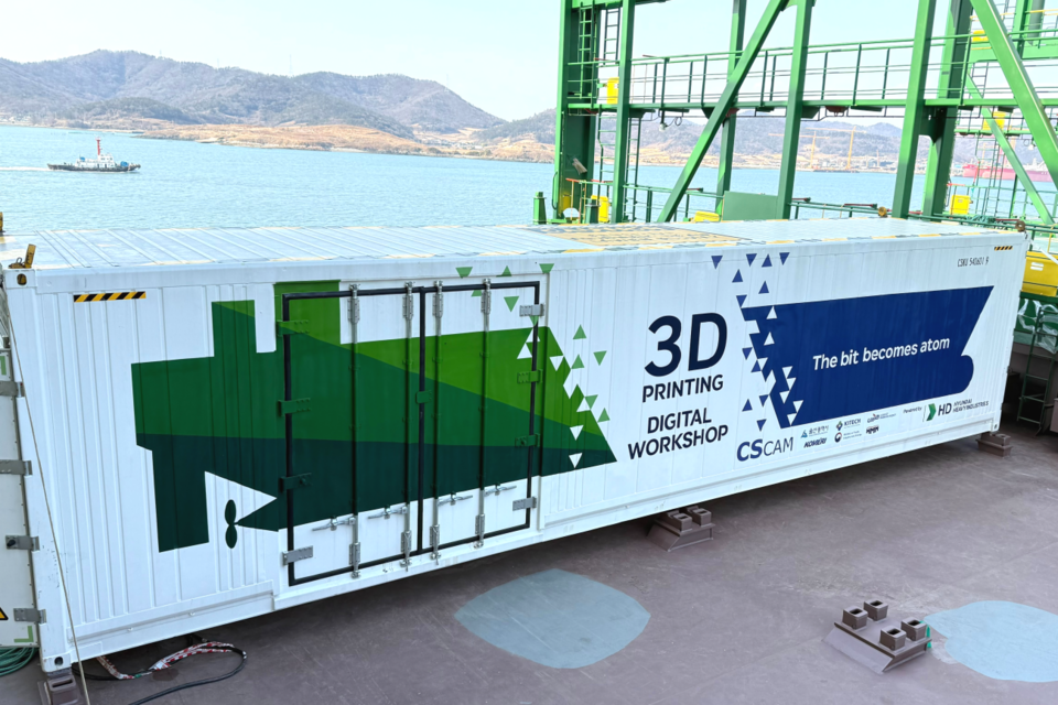 실제 선박에 설치된 3D프린팅 디지털 워크샵. (사진=HD현대중공업)