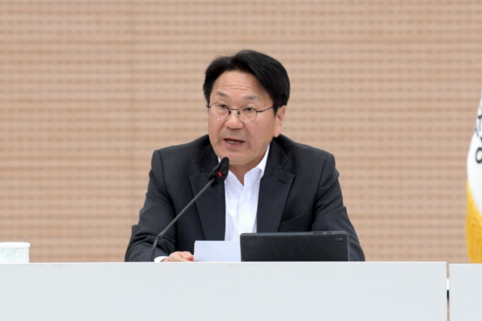 강기정 광주광역시장이 20일 오후 시청 중회의실에서 열린 확대간부회의를 주재하고 있다. (사진=광주광역시)