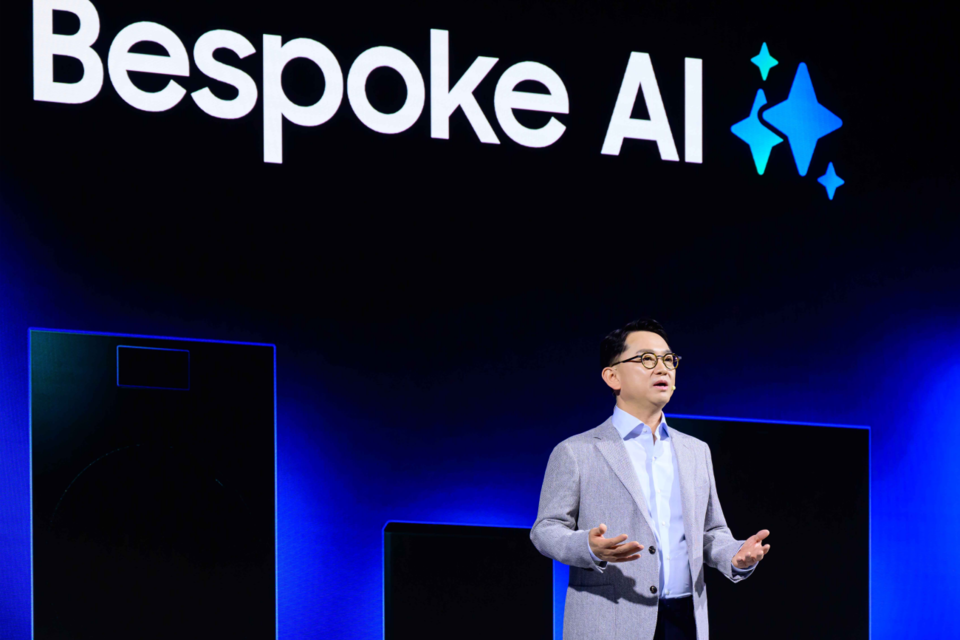 삼성전자 DA사업부 개발팀장 문종승 부사장이 지난 28일 진행된 ‘웰컴 투 비스포크 AI’ 행사에서 기술 전략과 비전에 대해 발표하고 있다. (사진=삼성전자)