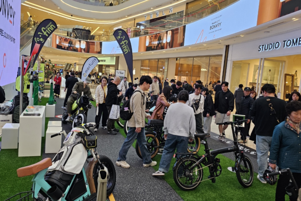 모빌리티 전문 기업 일렉트론이 하남 스타필드 1층 메인홀 광장에서 대규모 팝업 전시를 열었다. (사진=일렉트론)