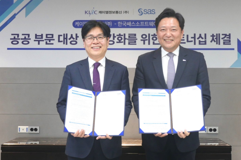 왼쪽부터 케이엘정보통신 최종윤 대표이사, SAS코리아 이중혁 대표이사. (사진=SAS코리아)