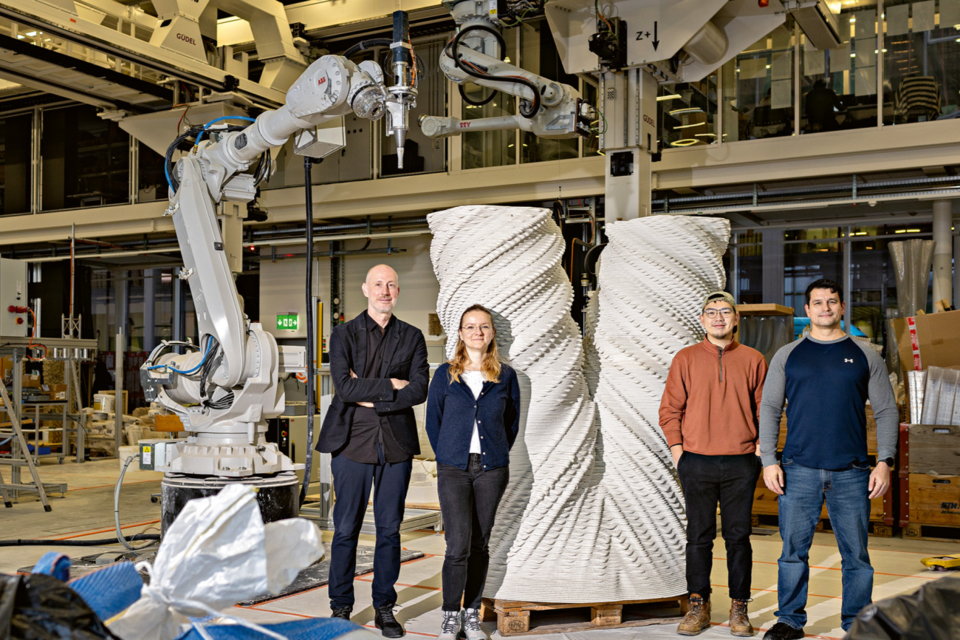 건축물을 설계, 건축한 연구진들. (사진=스위스 취리히연방공대)