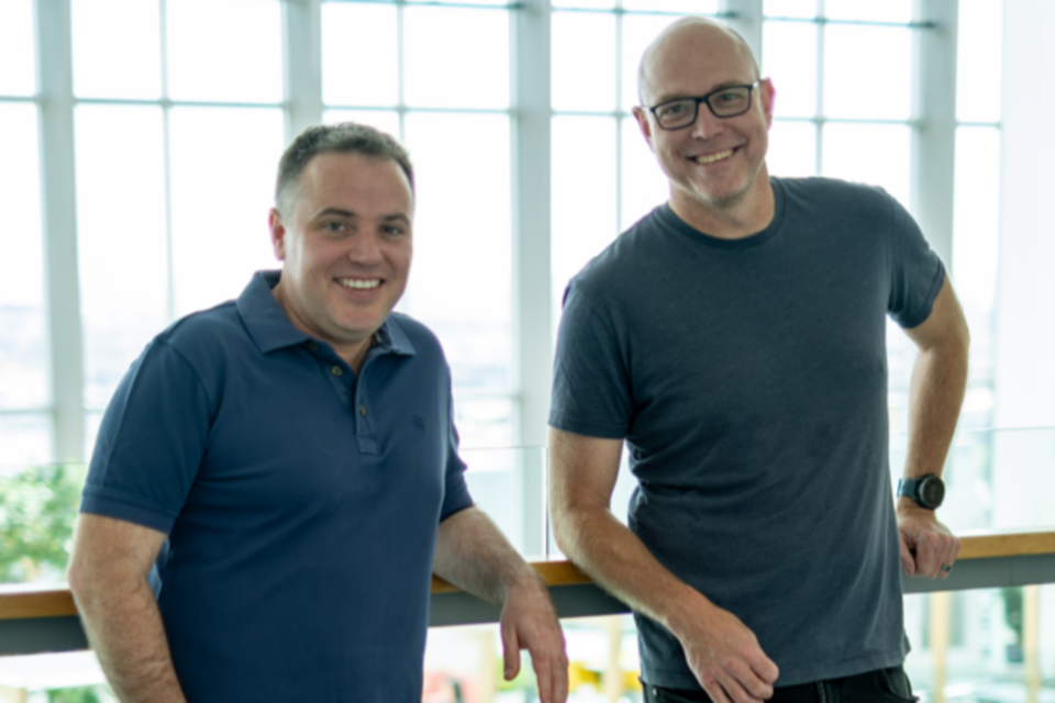 왼쪽부터 블랙스완데이터 공동창업자 겸 CEO 휴고 아모스(Hugo Amos), 민텔 CEO 맷 넬슨(Matt Nelson). (사진=민텔컨설팅코리아)