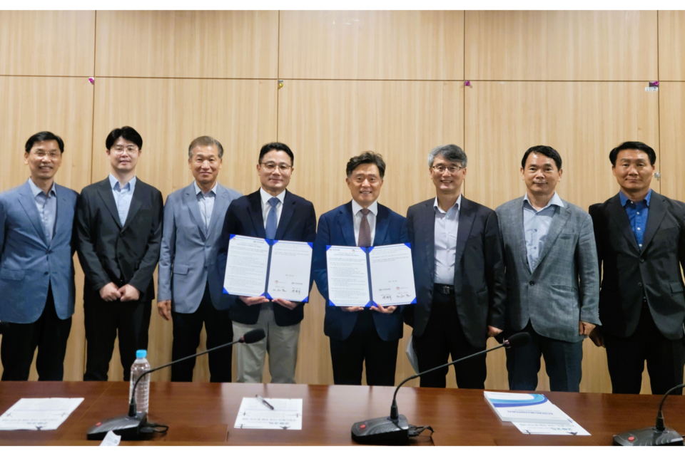 메쎄이상과 한국대드론산업협회가 드론 및 대드론 기술 전시 협력을 위한 전략적 업무협약을 체결했다. (사진=메쎼이상)