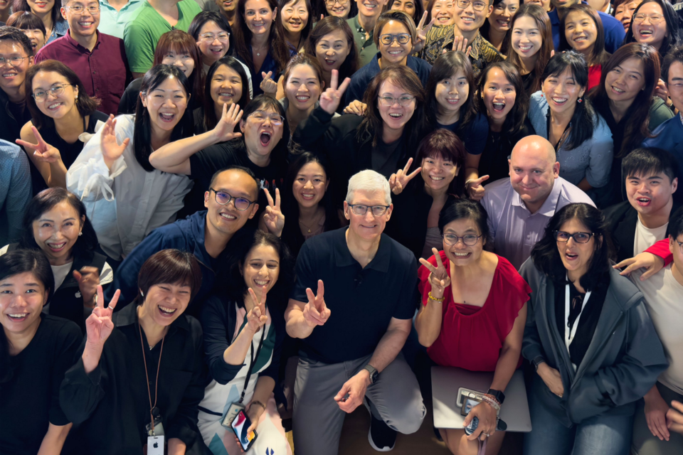 (사진=팀 쿡 SNS)