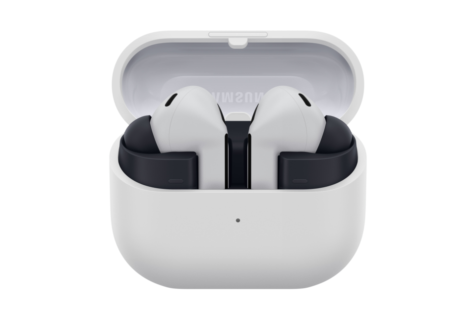 갤럭시 버즈3 FE 그레이. (사진=삼성전자)