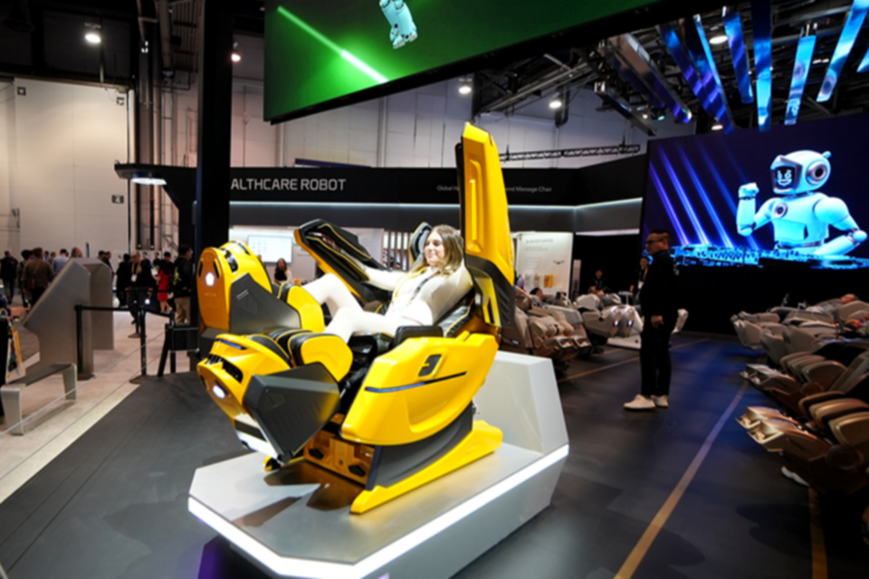 CES 2025에서 공개된 AI 헬스케어로봇 ‘733’. (사진=바디프랜드)