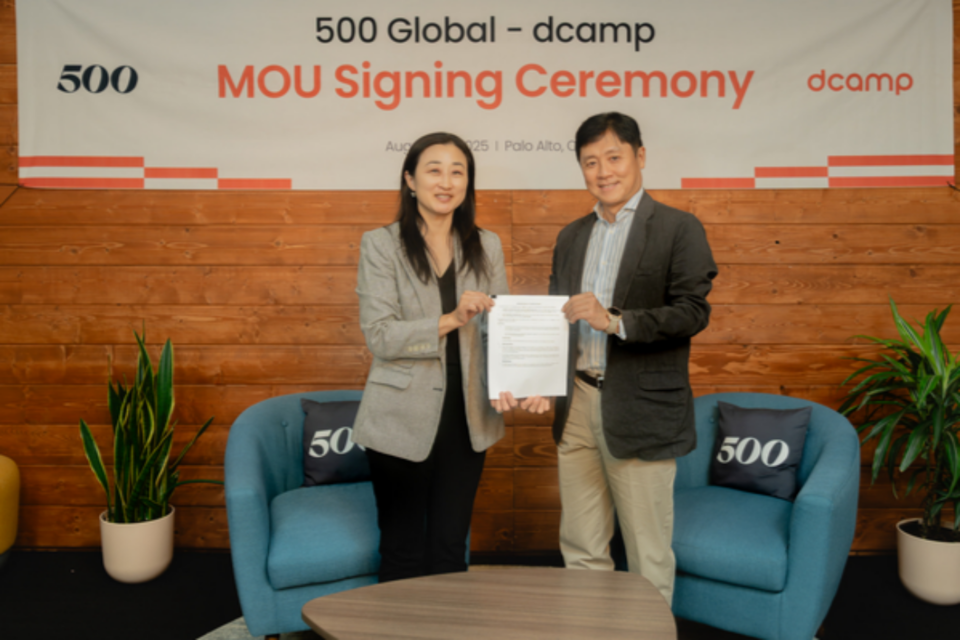 Signing ceremony held at 500 Global’s Palo Alto headquarters on August 28, 2025, featuring Christine Tsai and Younghoon Park. (image=500 Global)