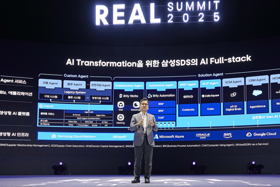 삼성SDS 이준희 대표이사(사장)가 '리얼 서밋(REAL Summit) 2025’에서 기조연설을 하고 있다. (사진=삼성SDS)