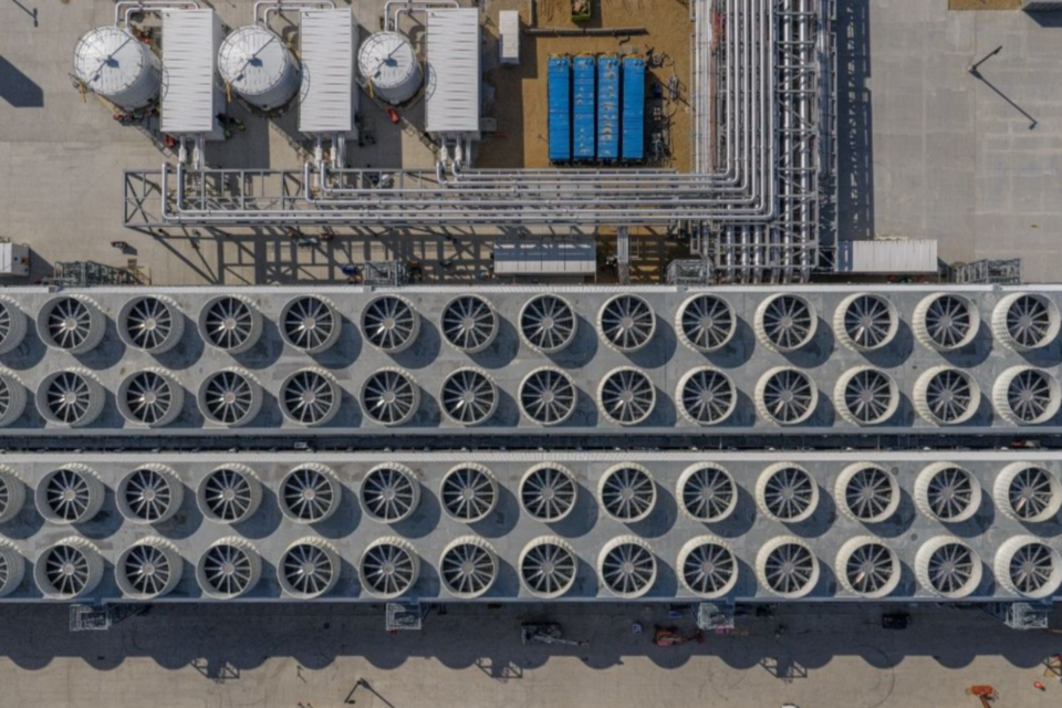 폐쇄 루프 액체 냉각 시스템의 일부를 공중에서 본 모습. (사진=MS)