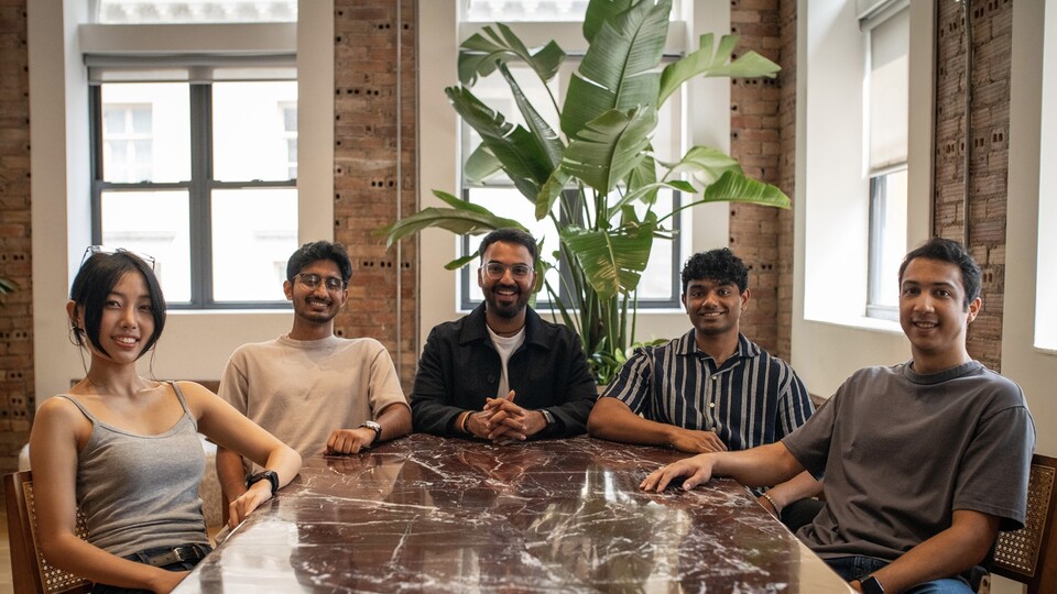 도어스텝 공동 창업자와 직원들. (사진=도어스텝)