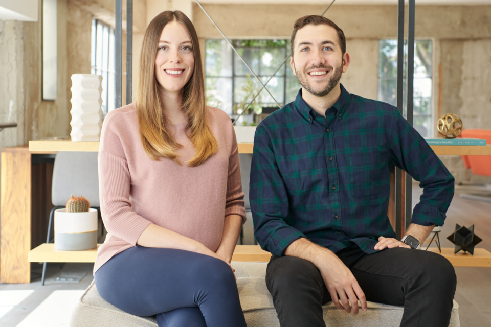 제니퍼 스미스 최고경영자(CEO)와 에런 포돌니 최고기술책임자(CTO). (사진=스크라이브)